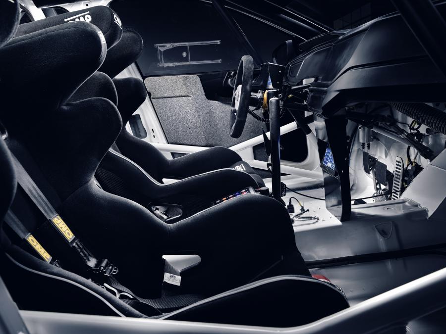 Интерьер Volkswagen Polo GTI R5 (Typ AW) 2019 года  (фото 24 из 27)